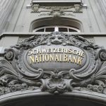 Ще се намеси ли SNB, за да озапти надценения франк?